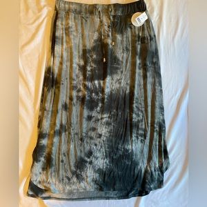 NWT Gray Tie-Die Midi Skirt Size Medium